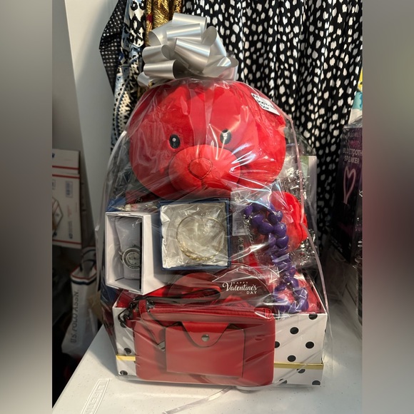 Meet Your Posher Bonnie B ๐ ๐๐๐๐๐ฟ - Picture 3 of 3